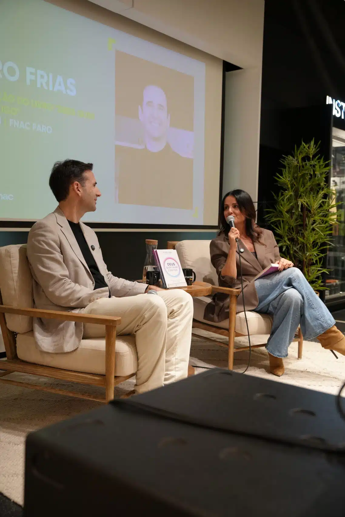 Sessão de lançamento do livro Deus Quer Falar Contigo em Faro, com Pedro Frias e Sílvia Viegas