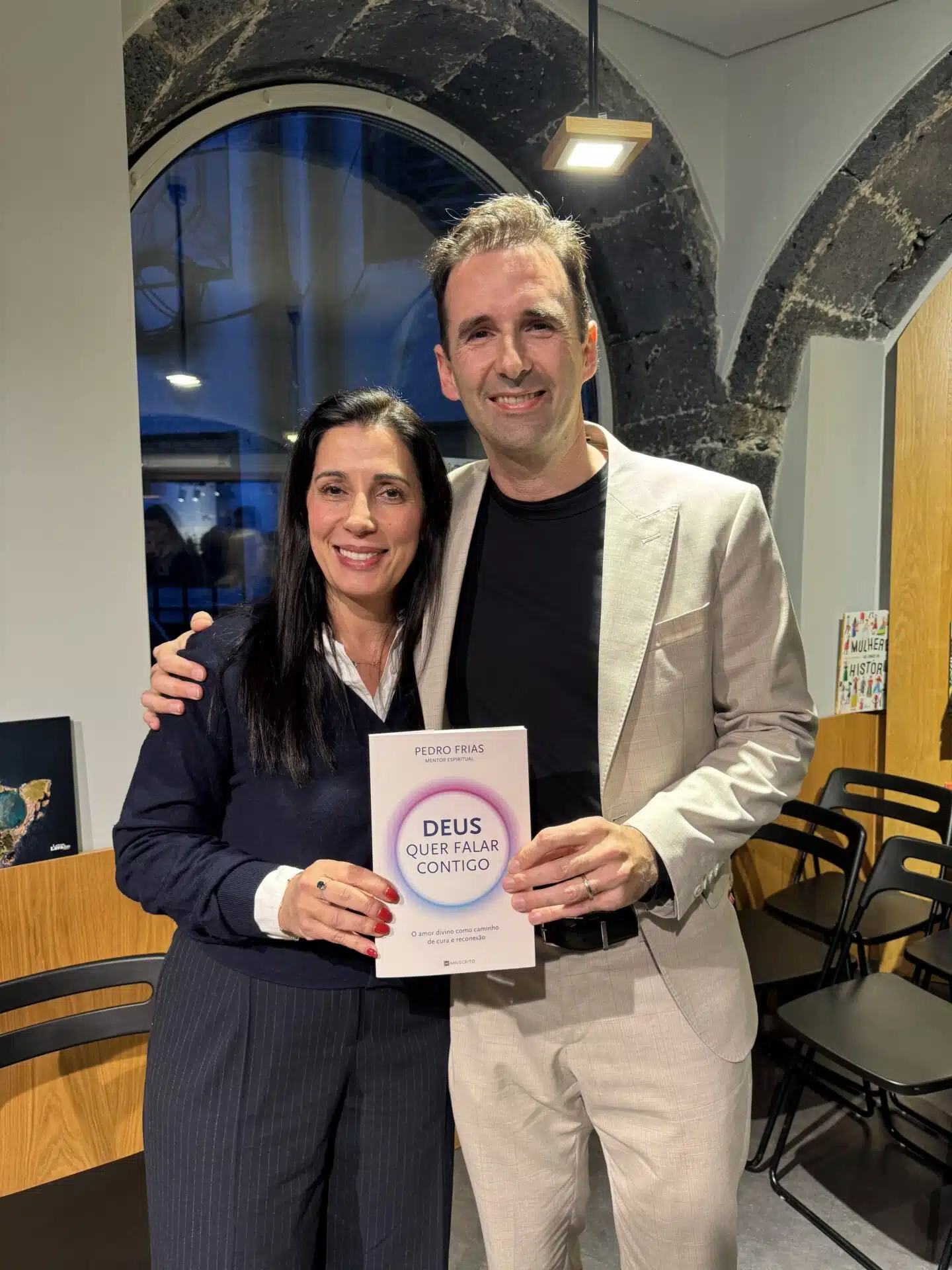 Sessão de lançamento do livro Deus Quer Falar Contigo nos Açores, com Pedro Frias e Regina Santana